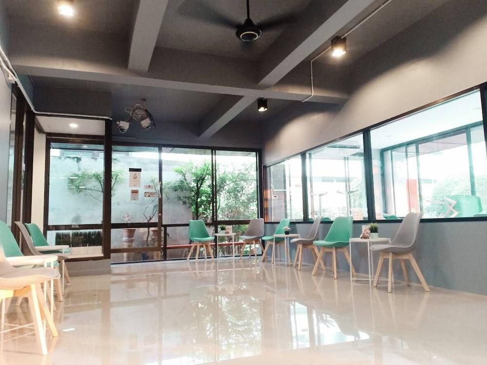 Beerapan Hotel Bangkok Exterior photo