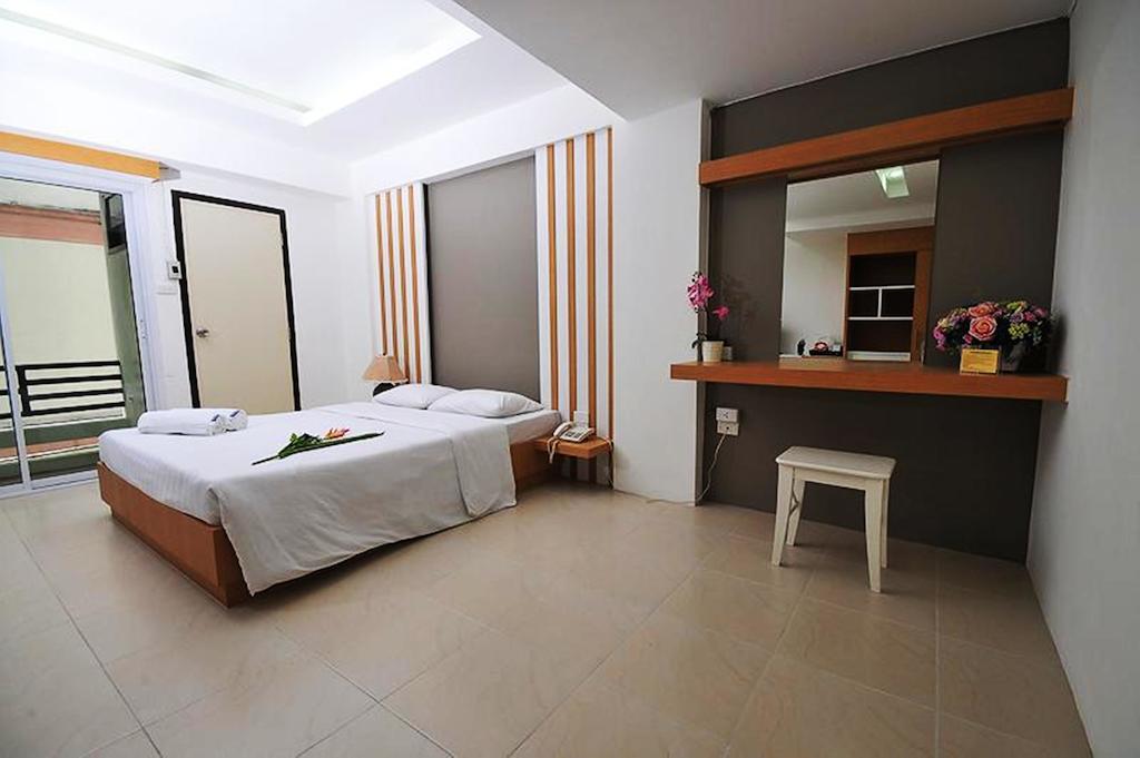 Beerapan Hotel Bangkok Room photo