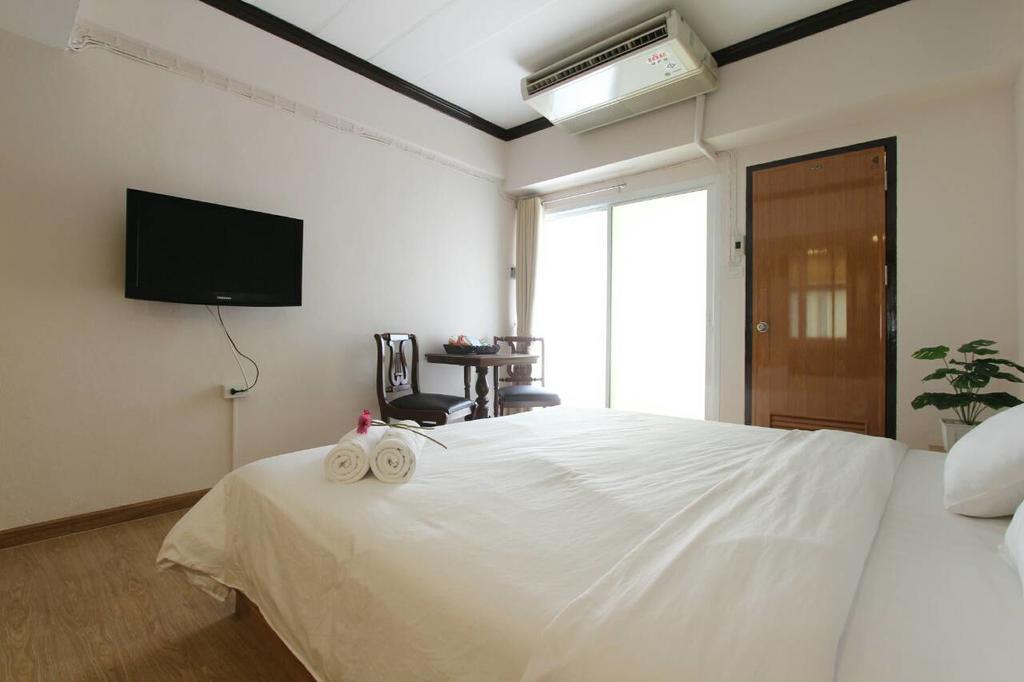 Beerapan Hotel Bangkok Room photo