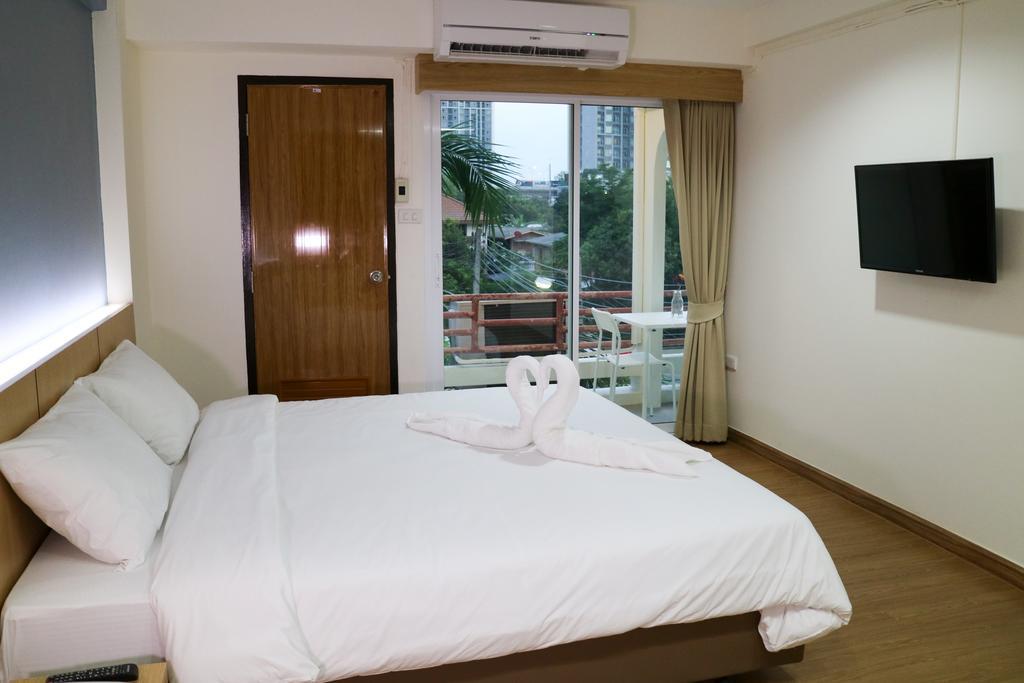 Beerapan Hotel Bangkok Exterior photo
