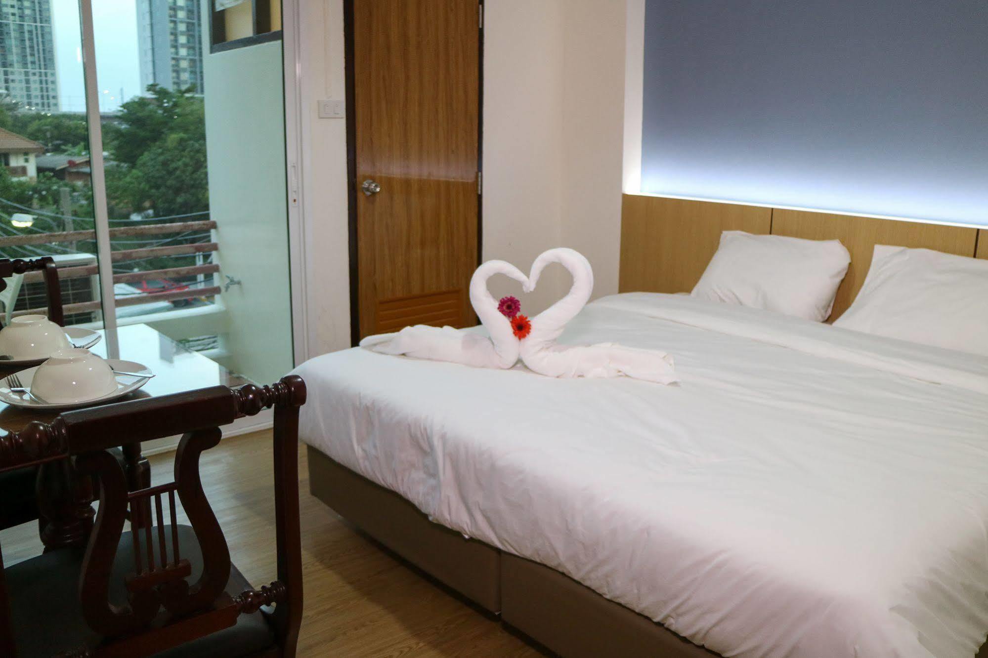 Beerapan Hotel Bangkok Exterior photo