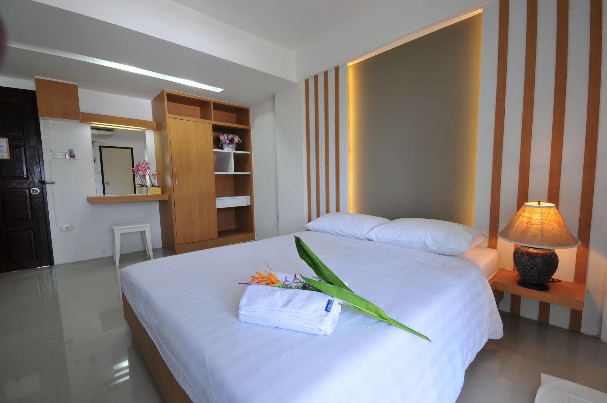 Beerapan Hotel Bangkok Exterior photo