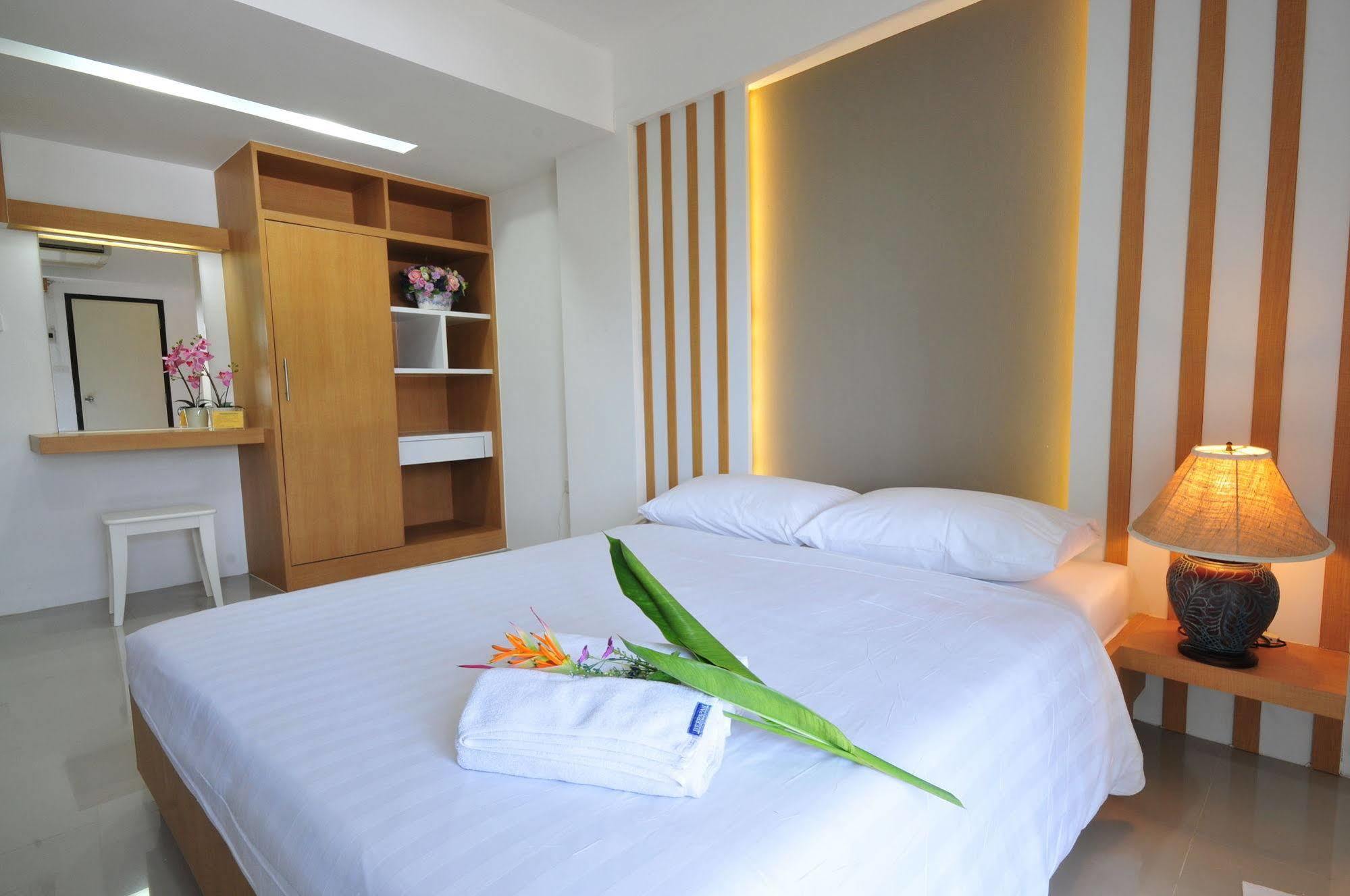 Beerapan Hotel Bangkok Exterior photo