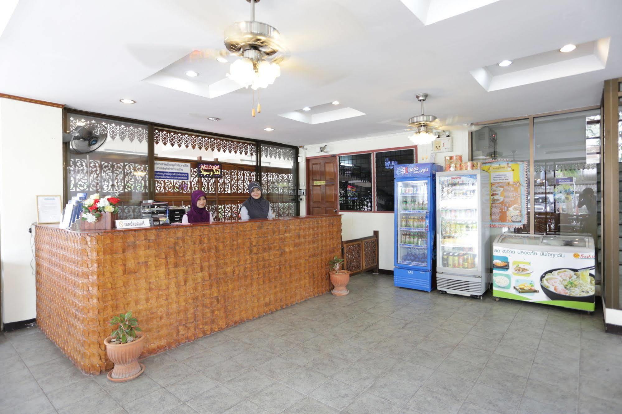 Beerapan Hotel Bangkok Exterior photo
