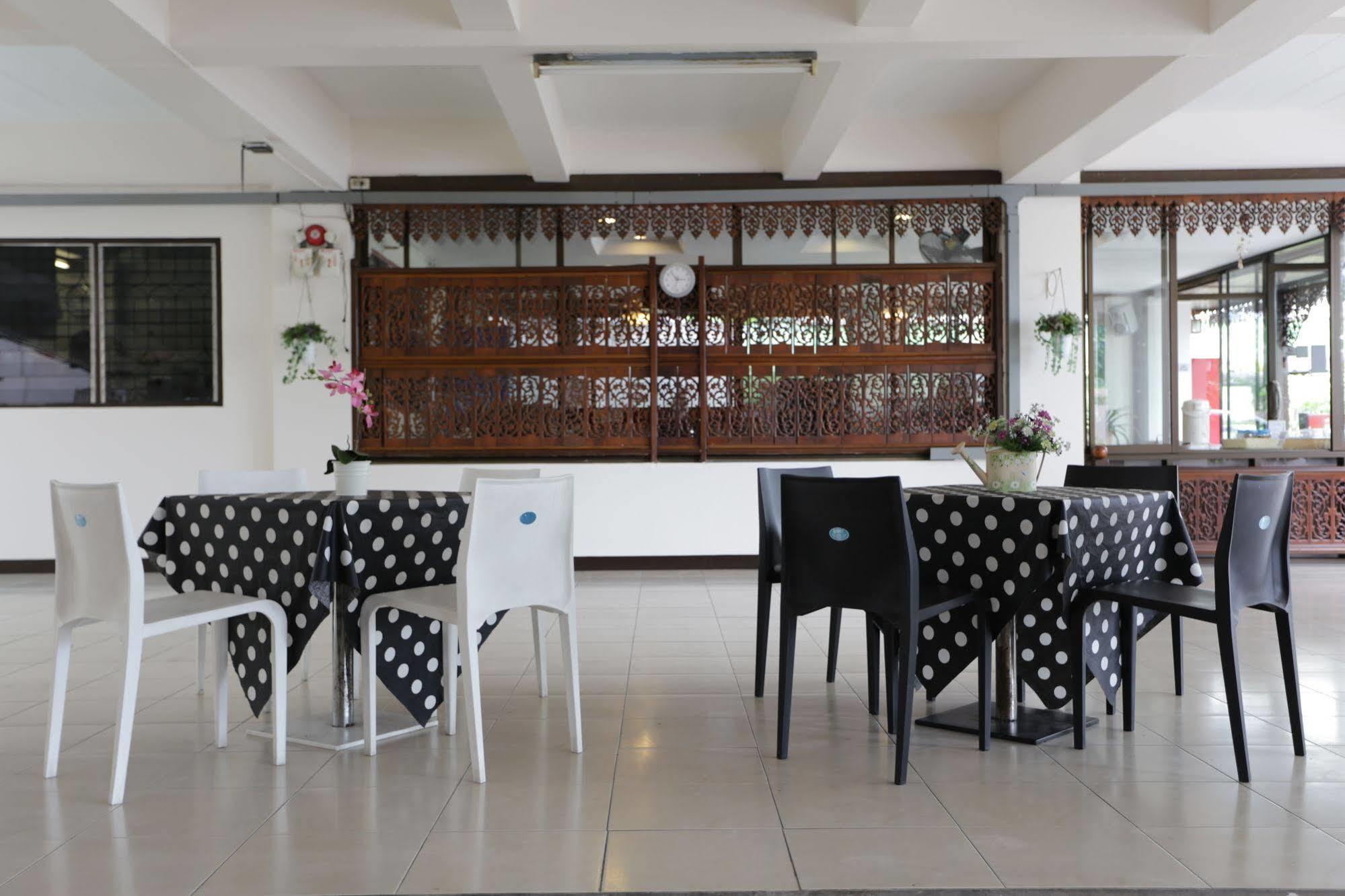 Beerapan Hotel Bangkok Exterior photo
