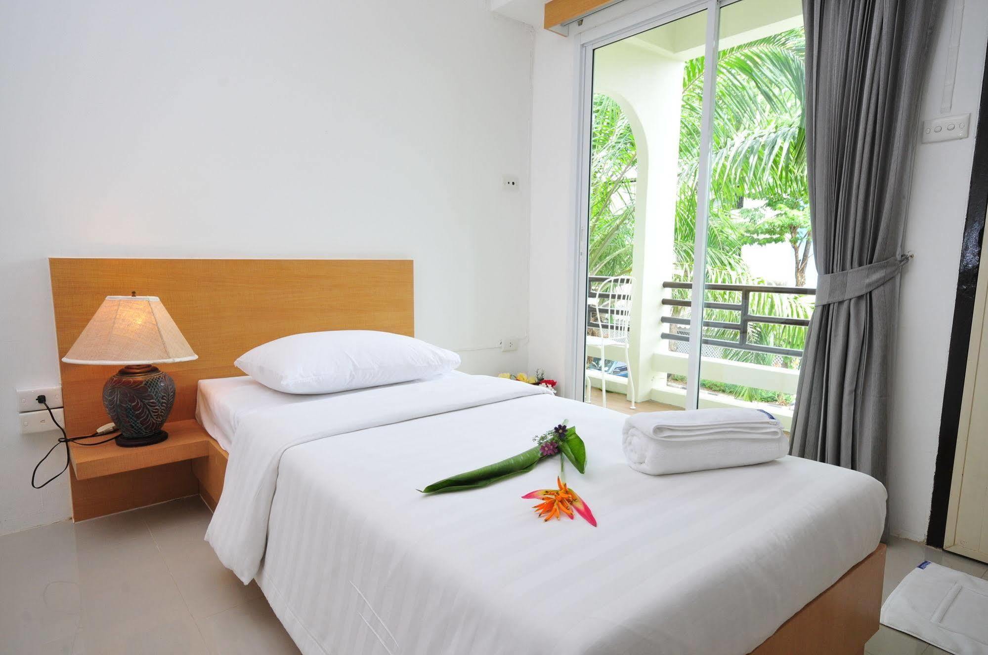 Beerapan Hotel Bangkok Exterior photo