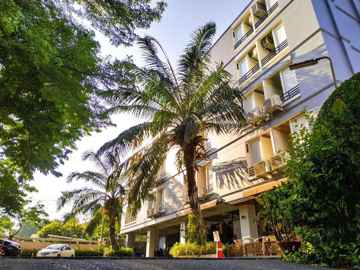 Beerapan Hotel Bangkok Exterior photo