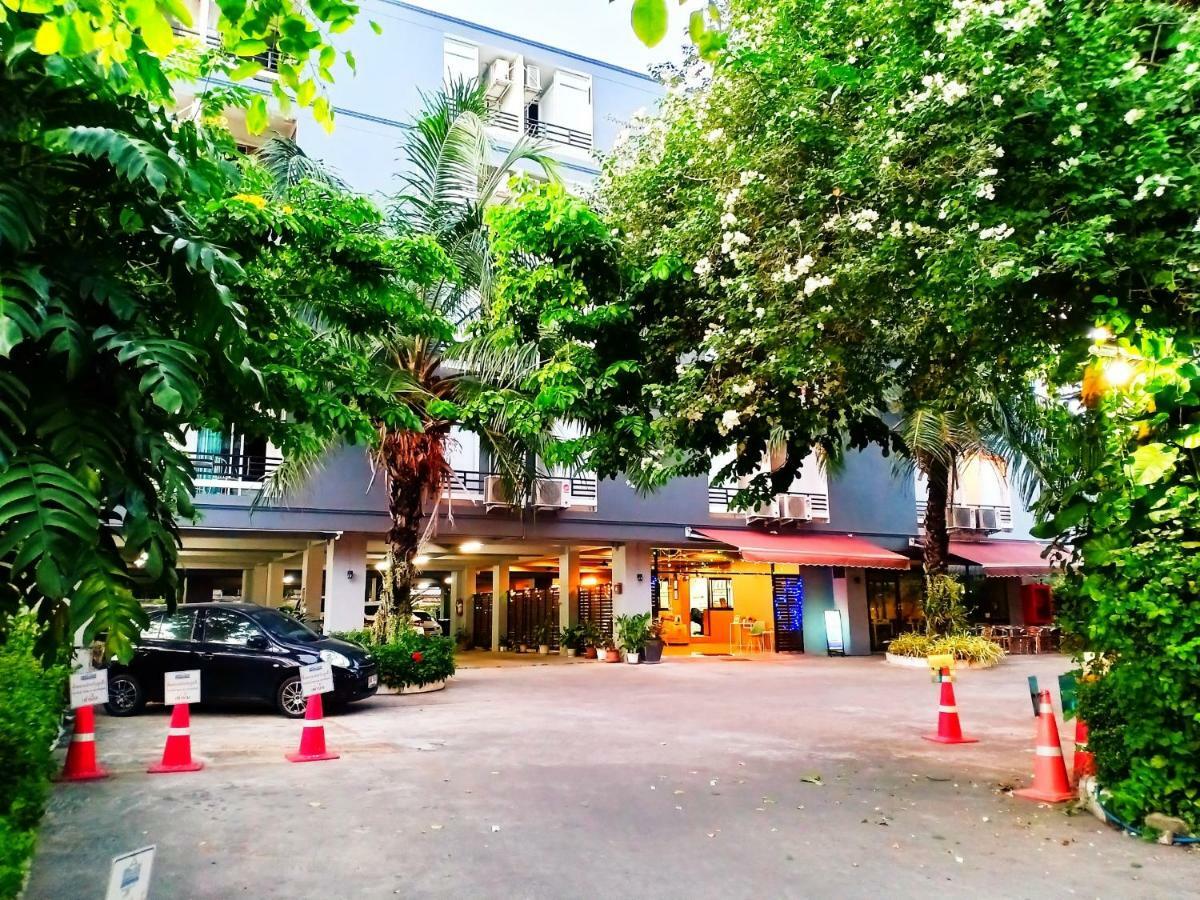 Beerapan Hotel Bangkok Exterior photo