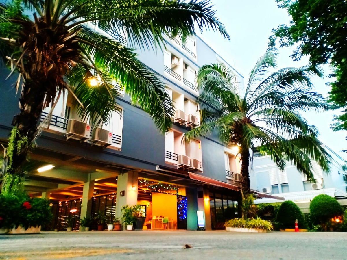 Beerapan Hotel Bangkok Exterior photo